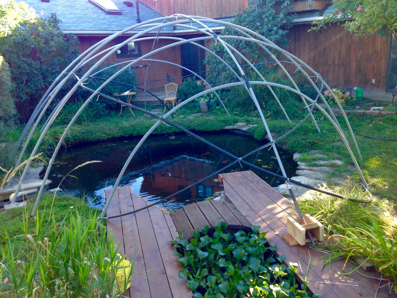 Pond hoop horizontal stabilizer